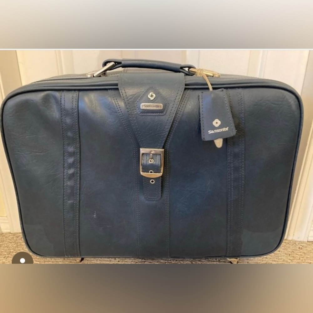 Vintage Samsonite Suitcase in Pristine condition 18” height , 8” wide , 24” L